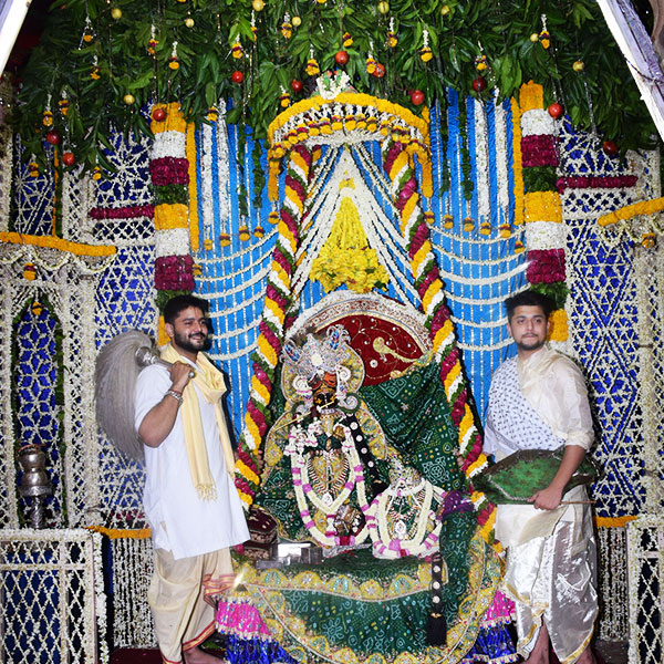 Swing-Festival Jhula Utsav des Radhavallabh-Tempels