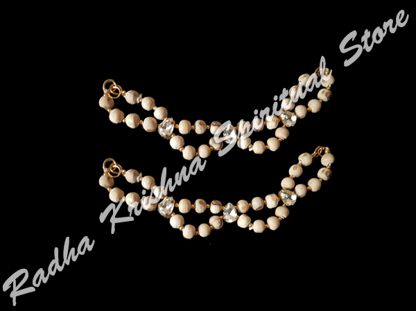 <p>Flora-Beauty-Real-Tulsi-Bead-God-Anklets</p>