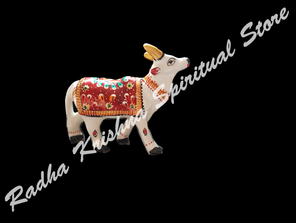 <p>
	Nandini Cow Deity Toy</p>