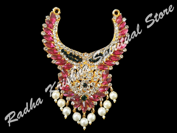 <p>Passionate-Fauna-Small-God-Deity-Necklace</p>