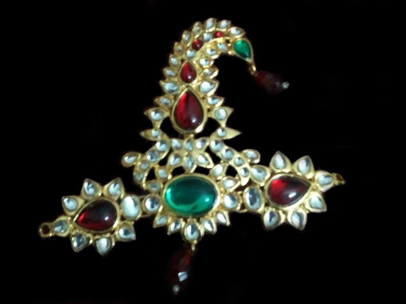 <p>Trio Emperor Kalgi Groom Turban pin</p>