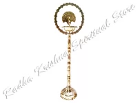 Spirituelle Aura sieben Muga Gesicht Deepam Diya stehen